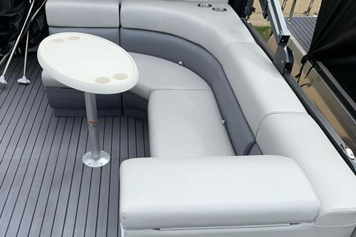 Ποιο είναι το κύριο περιεχόμενο των θαλάσσιων επίπλων;